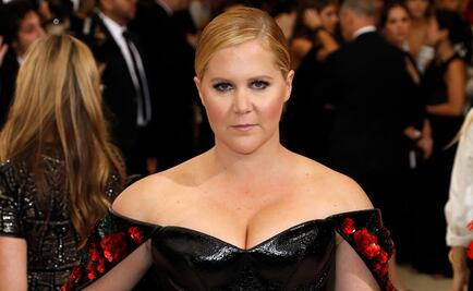Retocan el cuerpo en bikini de Amy Schumer y ella responde 