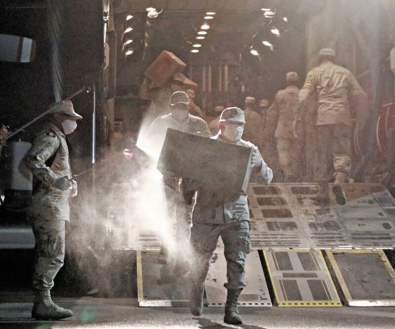 Las dependencias que quedan excluidas del decreto para trabajar desde casa son, entre otras, Sedena, Semar y Protección Civil. Foto: ARCHIVO EL UNIVERSAL