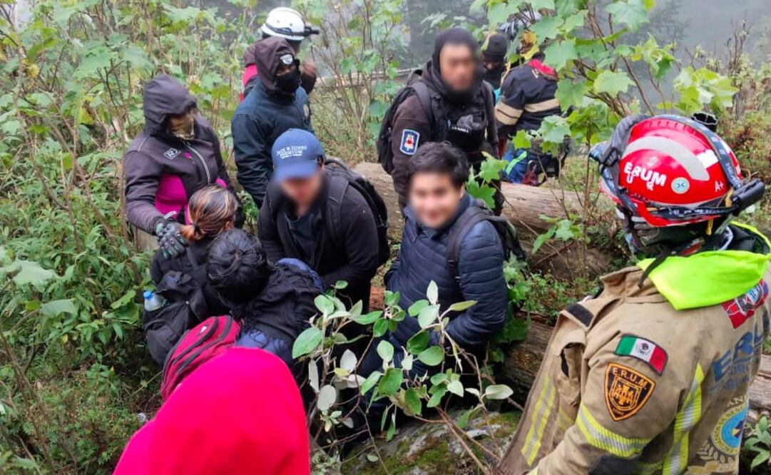 Senderistas recatados en la zona conocida como “Pico del Águila”. Foto: Especial