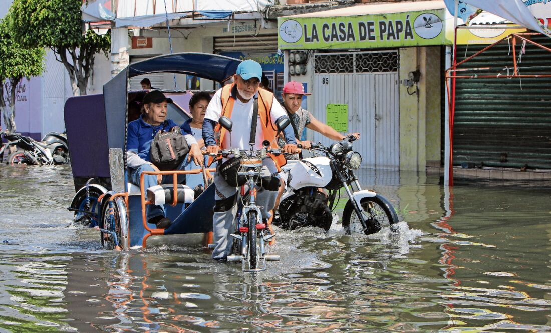Vergel de Guadalupe es una de las 16 colonias afectadas por la lluvia, de acuerdo con reportes del gobierno de Nezahualcóyotl. En el municipio se contabilizan 315 viviendas a las que se les había metido el agua. Foto: Darío Luna / EL UNIVERSAL