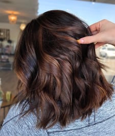 Alerta tendencia: “pastel de chocolate” el nuevo color de pelo para brillar