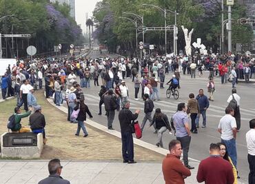 Bloquean manifestantes Reforma e Insurgentes