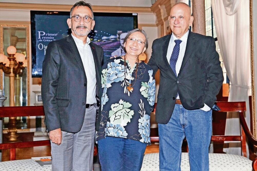 Angel Ancona, Lucila Rousset y Eduardo Vázquez anunciaron el premio (AGUSTIN SALINAS. EL UNIVERSAL)