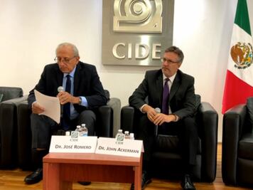 Estudiantes del CIDE confrontan a Tellaeche y Ackerman