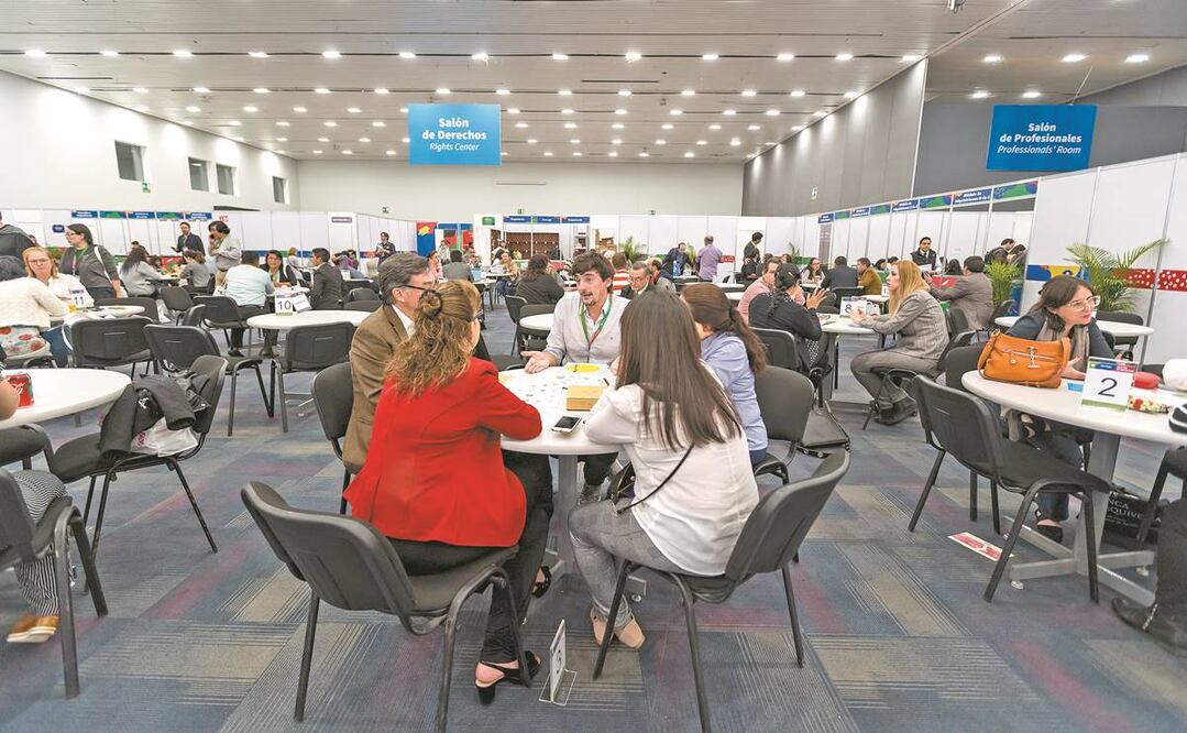 En el Salón de Derechos de la Feria decenas de agentes literarios y representantes editoriales realizan acuerdos que les abren puertas para publicar en otros países e idiomas. Fotos: CORTESÍA FIL GUADALAJARA