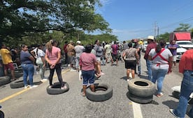 Pobladores de Niltepec, Oaxaca, bloquean la carretera Panamericana; exigen solución a los continuos apagones