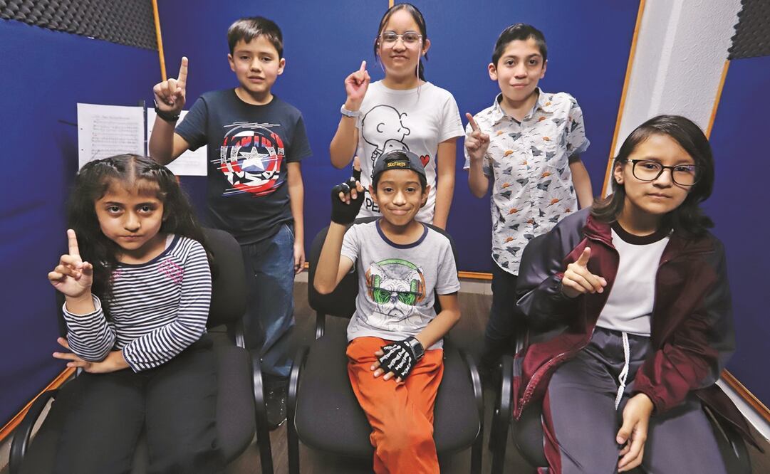 A Ismael, Isaac, Ximena, Victoria, Valeria y Máximo Ignacio el canto los llevará a la Fórmula 1. Están nerviosos y entusiasmados por conocer al Checo Pérez, quien les ha enseñado que los sueños pueden cumplirse.Foto: Berenice Fregoso