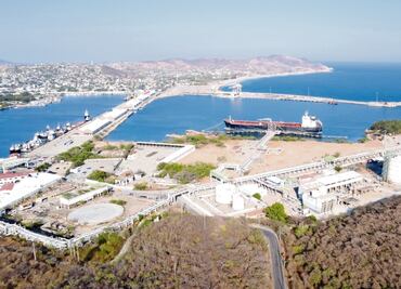Rompeolas en Salina Cruz con 14 meses de retraso