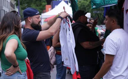 Camisetas de la Selección se venden entre 250 y 500 pesos en el Centro Histórico; crece demanda antes del partido México-Ecuador