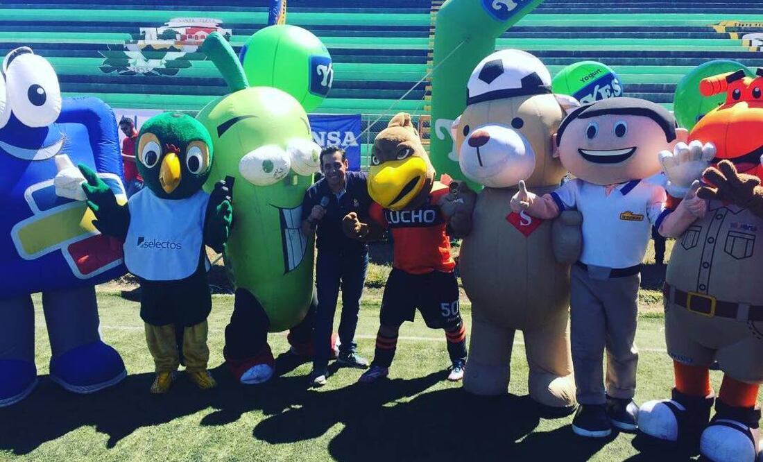 Cuando en el 2000 participó en carreras de botargas, como parte del programa "Otro Rollo", Yordi Rosado dejó huella en la gente. Foto: Instagram