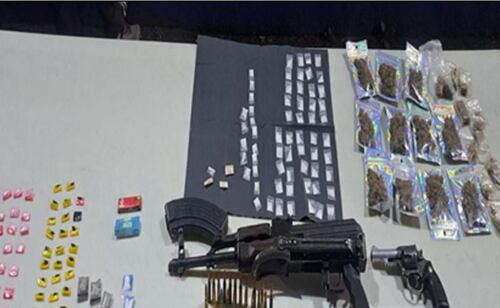 A los detenidos ligados a La Familia Michoacana les aseguraron diversas drogas, armas y cartuchos (20/03/2026). Foto: Especial