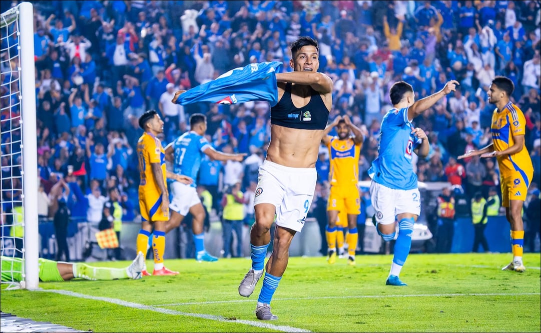 Ángel Sepúlveda festeja tras anotar el gol del empate ante los Tigres. FOTO: Imago7