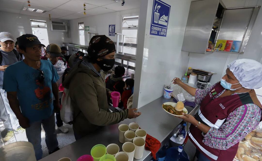 En comedores comunitarios las raciones cuestan 11 pesos; éstas se han elevado de 200 a 350 diarias. Foto: Fernanda Rojas/EL UNIVERSAL