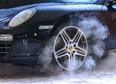 ¿Qué significa el color del humo de tu coche?