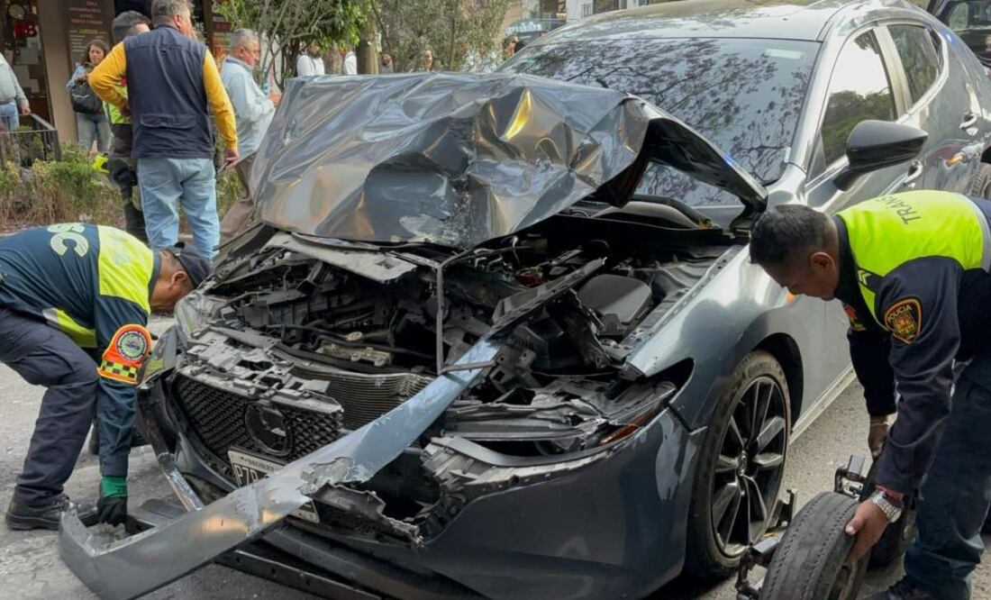 Automóvil choca contra un restaurante en la colonia Cuauhtémoc (02/04/2025). Foto: Especial