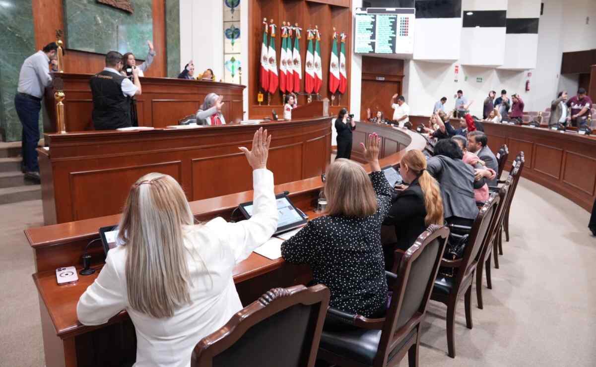 Congreso del Estado realiza homenaje al exrector Cuán Ojeda. Foto: Especial