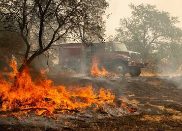 Incendio “Carr” en California deja cinco muertos y 38 mil evacuados