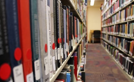 Califican como "delincuencia cultural" usar palabras en inglés en París