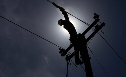 Caintra de NL prevé un "tsunami" de amparos contra reforma eléctrica de AMLO