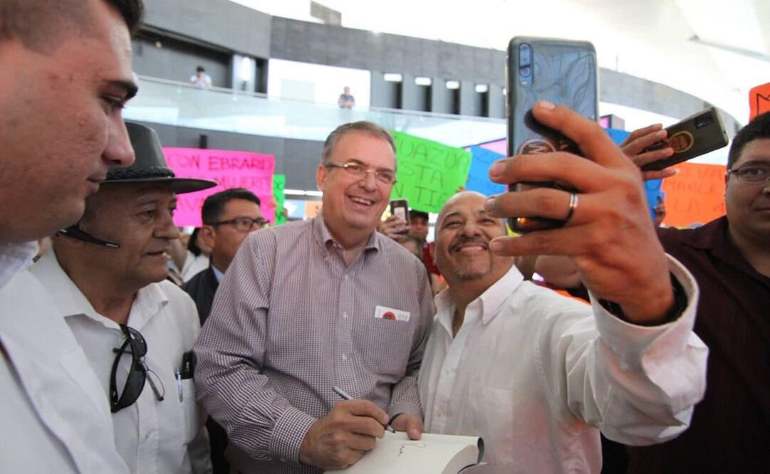 Marcelo Ebrard en gira de promoción política por Monterrey. Foto: Facebook Marcelo Ebrard