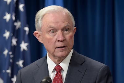 Jeff Sessions, fiscal general de EU, testificará el martes por 'Rusiagate'