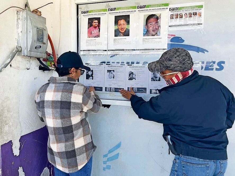 Familiares de cuatro jóvenes desaparecidos continúan con su búsqueda; ofrecen recompensa de 200 mil pesos por cada uno de ellos. Foto: Especial