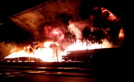 Se incendian tubos para red hidráulica en Neza