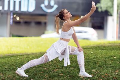 Le dan rostro a Cindy la regia, que va del cómic al cine