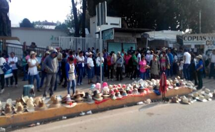 Maestros inician bloqueo en oficinas del IEEPO