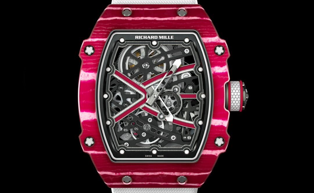 El RM 67-02 High Jump está dedicado al catarí Mutaz Essa Barshim, doble medallista olímpico en salto de altura. La caja combina carbono TPT y cuarzo TPT de color magenta.