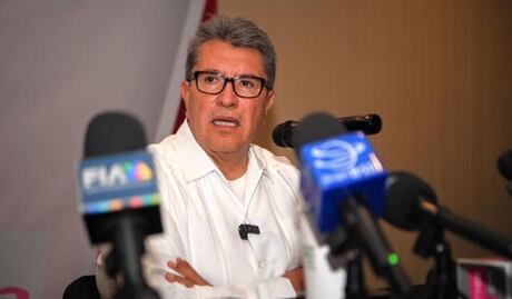 Ya no es hora de amagar con salirse de Morena, dice Monreal tras dichos de Ebrard