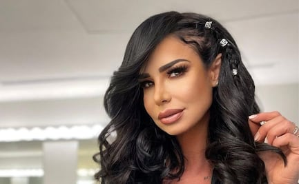 Lis Vega usa el microtop negro más en tendencia esta temporada