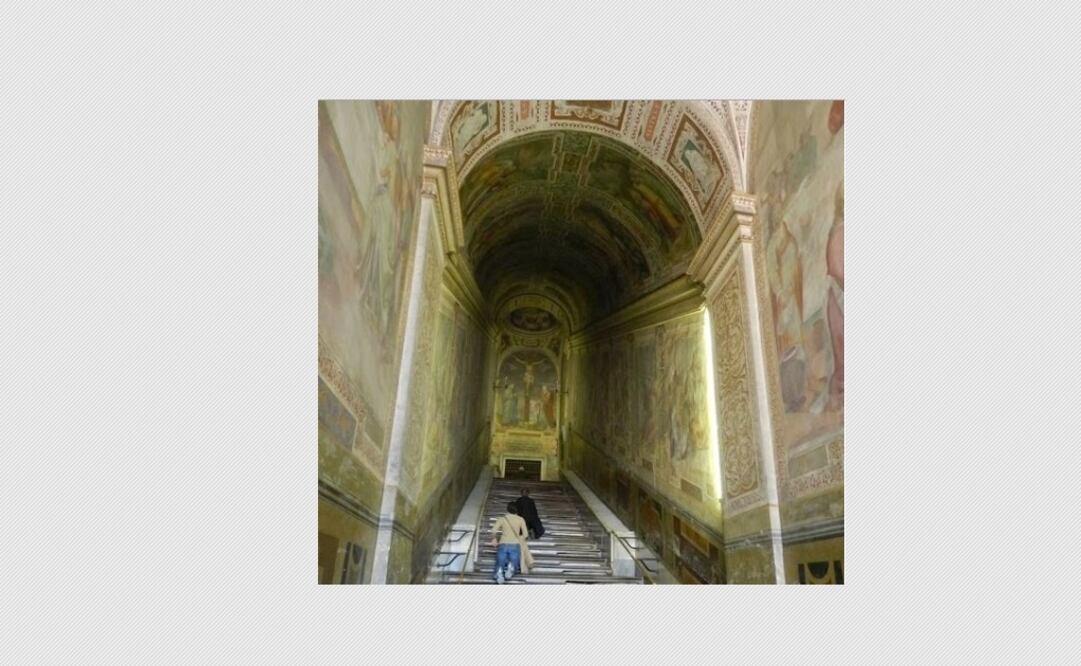 Un trabajo iniciado hace un año y medio que ha sido "lento y minucioso" y que ha consistido en "limpiar todos los frescos y decapar las distintas láminas de pintura acumuladas en distintos intentos de restituir la belleza original". FOTO: La Razón España.