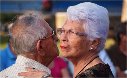 ¿Cómo viven en pareja los adultos mayores en México? Esto dice el Inegi