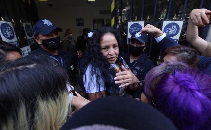 Familiares de víctimas que tomaron CNDH llegan a Segob para reunirse con funcionarias