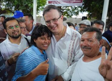 Ebrard se reúne con jóvenes en Puerto Vallarta y opina del método de la oposición para elegir candidato