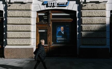 La moneda rusa cae a valores mínimos ante el dólar y el euro