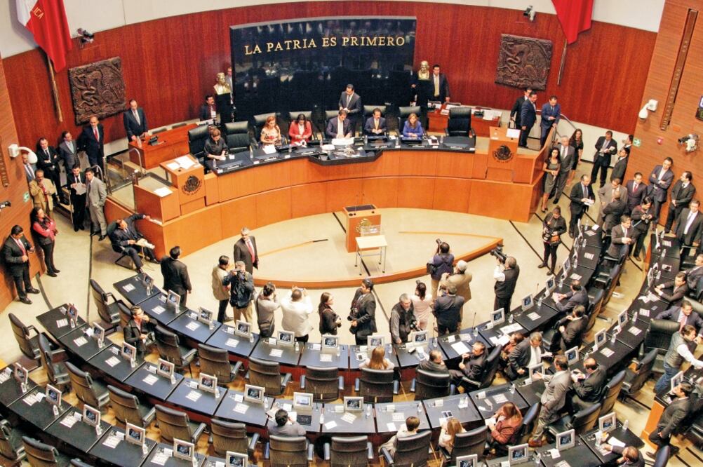 Anoche el pleno del Senado avaló de forma sorpresiva al panista Ernesto Cordero, por encima de la propuesta de la dirigencia del CEN del PAN que preside Ricardo Anaya, en torno a Laura Rojas y Adriana Dávila. (CARLOS MEJÍA. EL UNIVERSAL)
