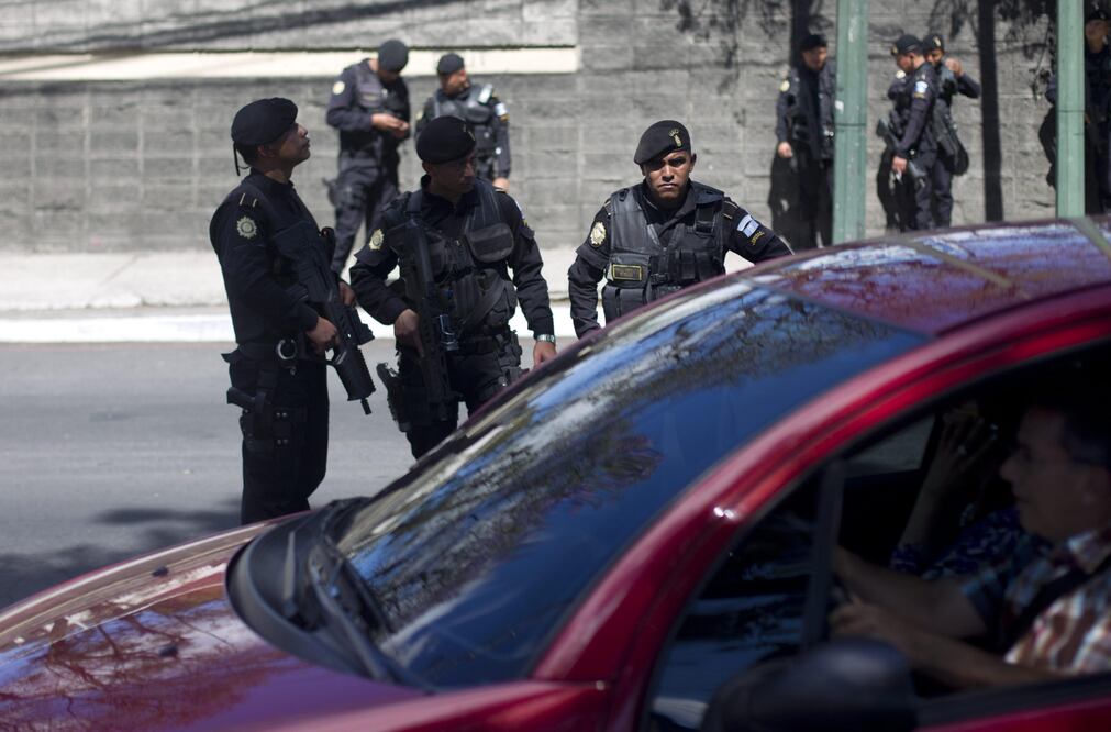 Agentes de la Policía Nacional Civil (PNC) de Guatemala durante un operativo. Archivo / EL UNIVERSAL