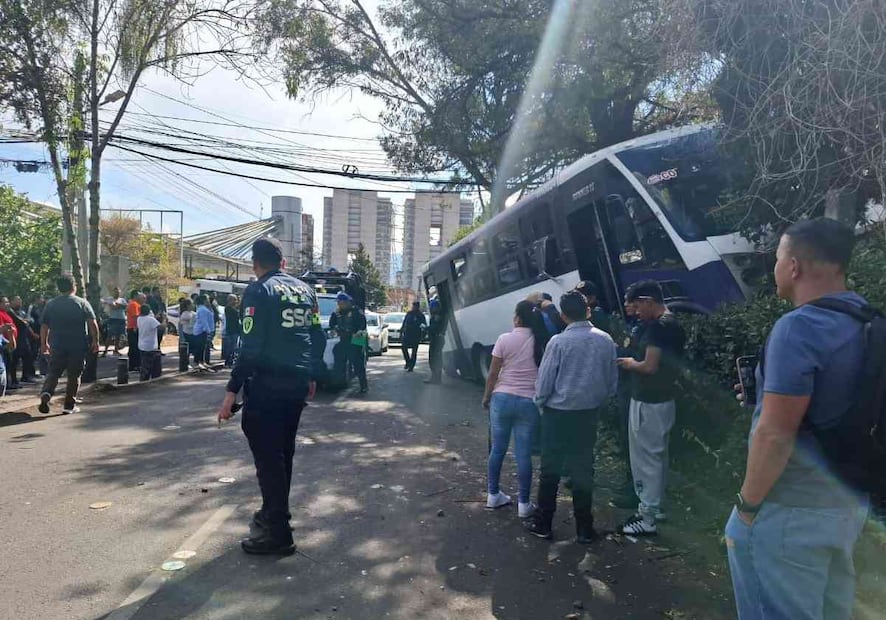 En el vehículo viajaban aproximadamente 50 personas. Foto: Especial