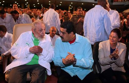 Acusan a Nicolás Maduro de festejar a Fidel Castro con dinero público
