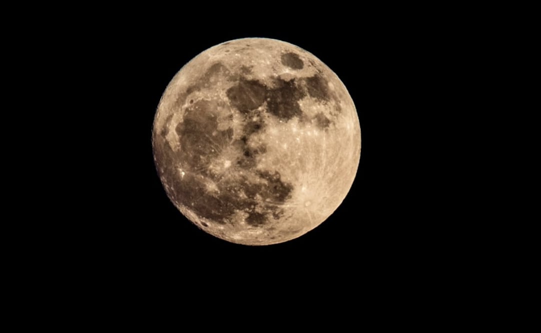 NASA pointed out that full moons tend to register higher brightness levels during the winter, when the Earth and its natural satellite are closest to the sun - Photo: Erik Ruiz/EL UNIVERSAL
