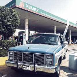 Por estar formado para cargar gasolina pierde 20 mil pesos
