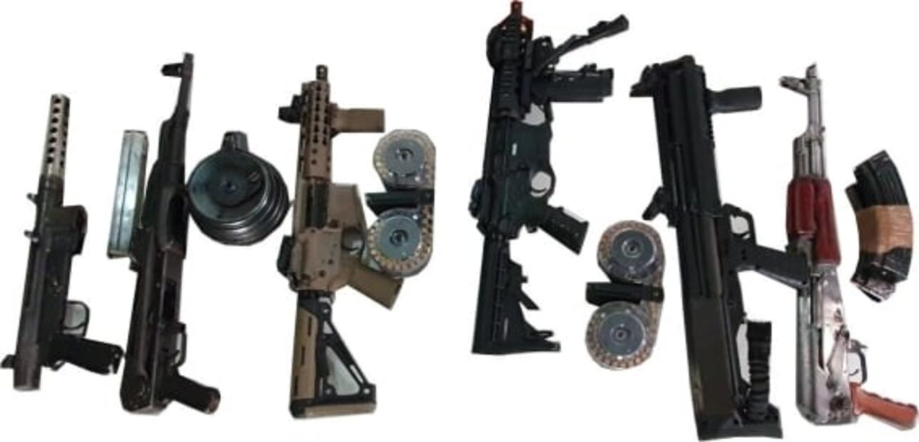 Aseguran armas con la imagen de "El Chapo" y la Santa Muerte en penal de Culiacán