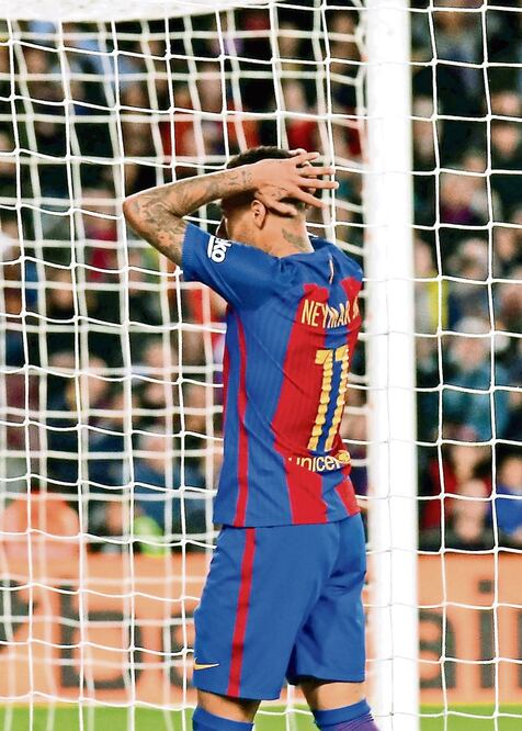 Neymar no pasa por buen momento debido a malestares. FOTO: ALBERT GEA. REUTERS
