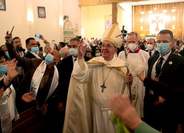 Entre gritos árabes y cubrebocas, así fue la primera misa del Papa Francisco en Irak