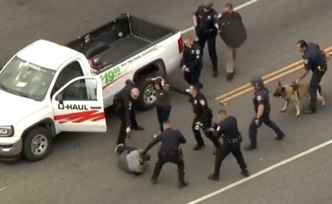 Video. Tras persecución, detienen a pareja que robó camioneta en California