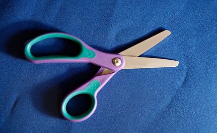 Detienen a estudiante universitaria acusada de robo y policías le cortan el cabello en Chiapas 