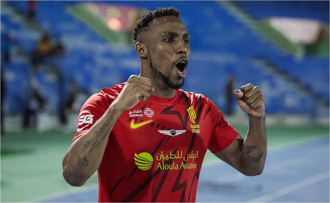 Julián Quiñones se acerca a Cristiano Ronaldo en busca del título de goleo. FOTO: @Alqadsiah