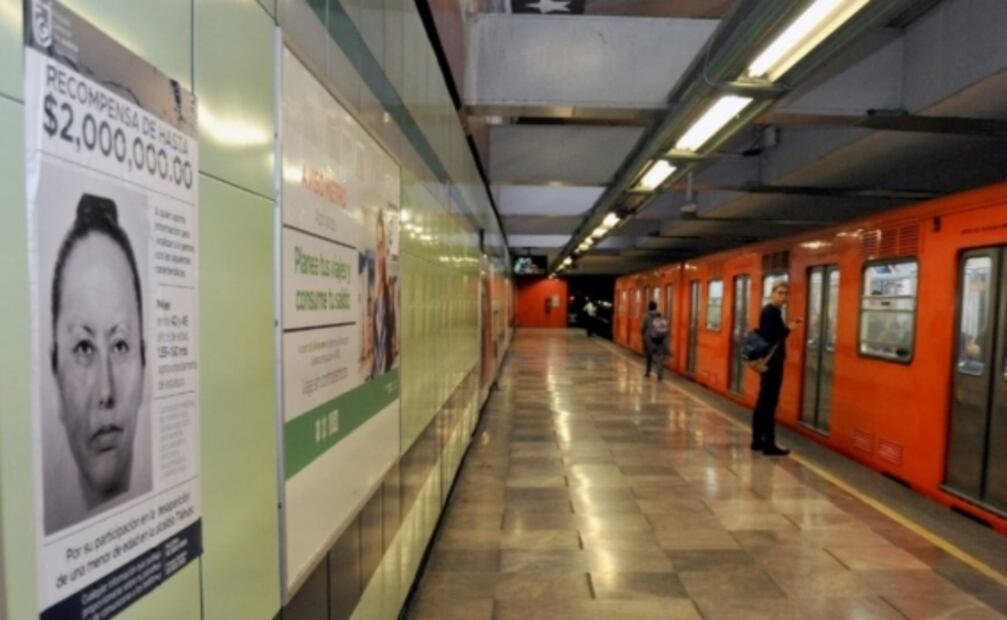 Pegan en el Metro carteles de Giovana "N", la mujer que se llevó a Fátima